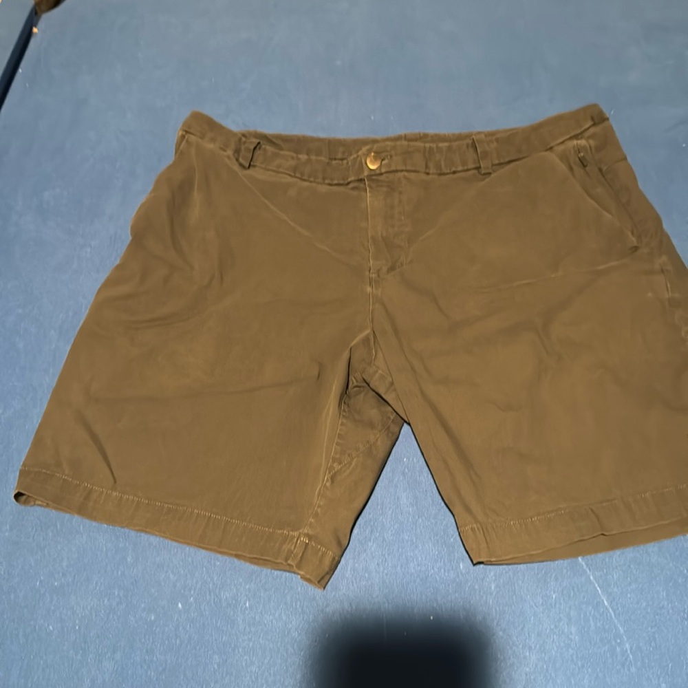 Men’s Lululemon size 38 black shorts